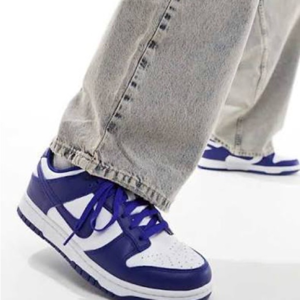 NIKE MEN’s DUNK LOW SP’S
White and Blue . Barely worn !!!